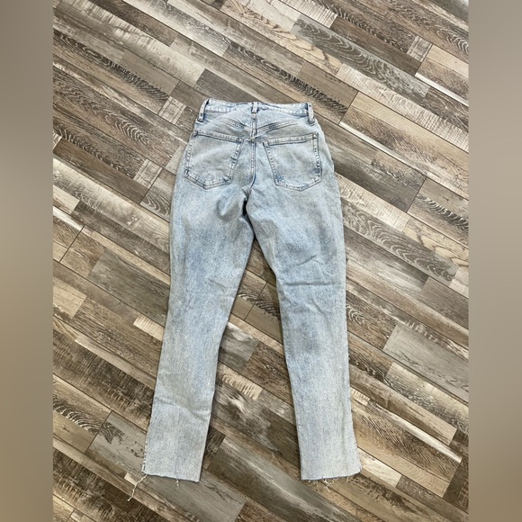 EUC Old Navy Curvy OG Straight Jeans Women's Size 2 tall Ripped - Picture 3 of 4